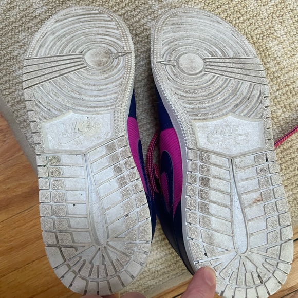 Air Jordan low tops EUC - Picture 5 of 6